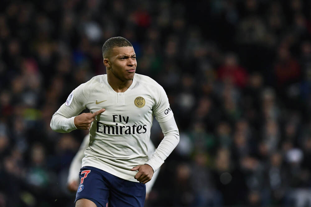 拉莫斯晒新购买的法拉利，价值超过50万欧元